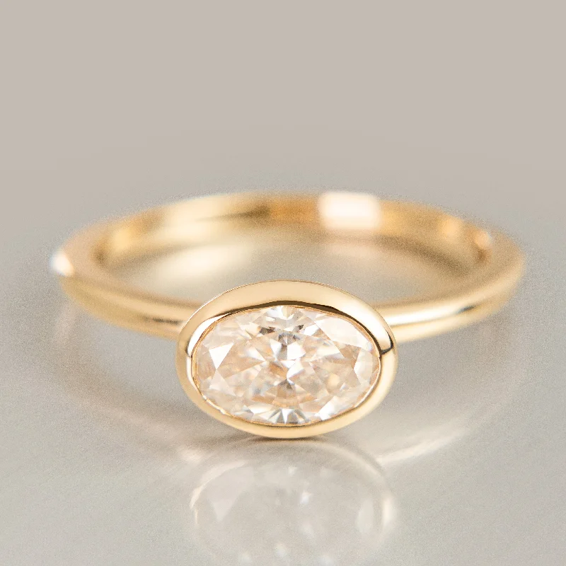 Classic Diamond Elm Ring