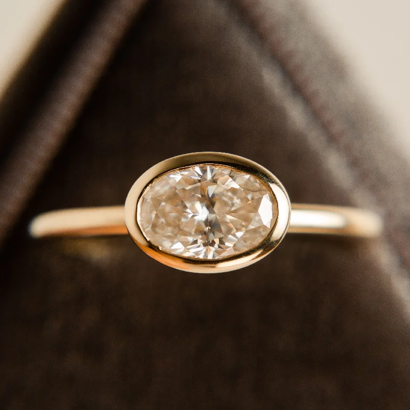 Classic Diamond Elm Ring