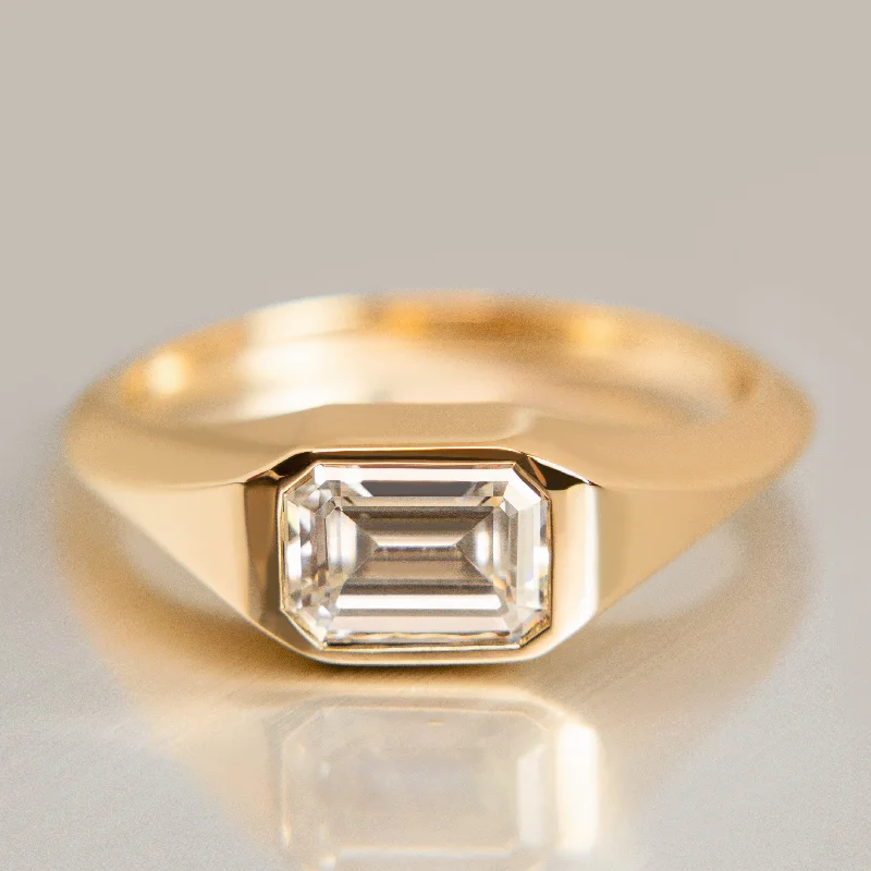 Classic Diamond Hemlock Ring