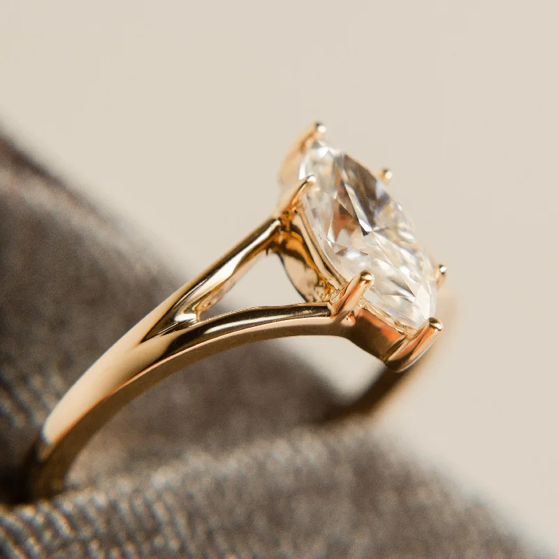 Classic Diamond Juniper Ring