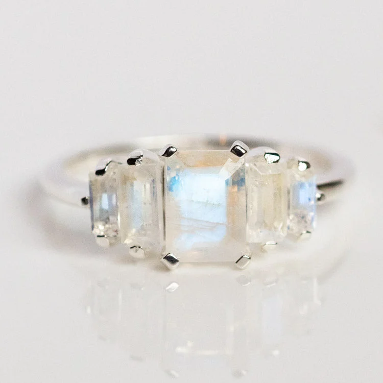 Moonstone Deco Ring in Silver