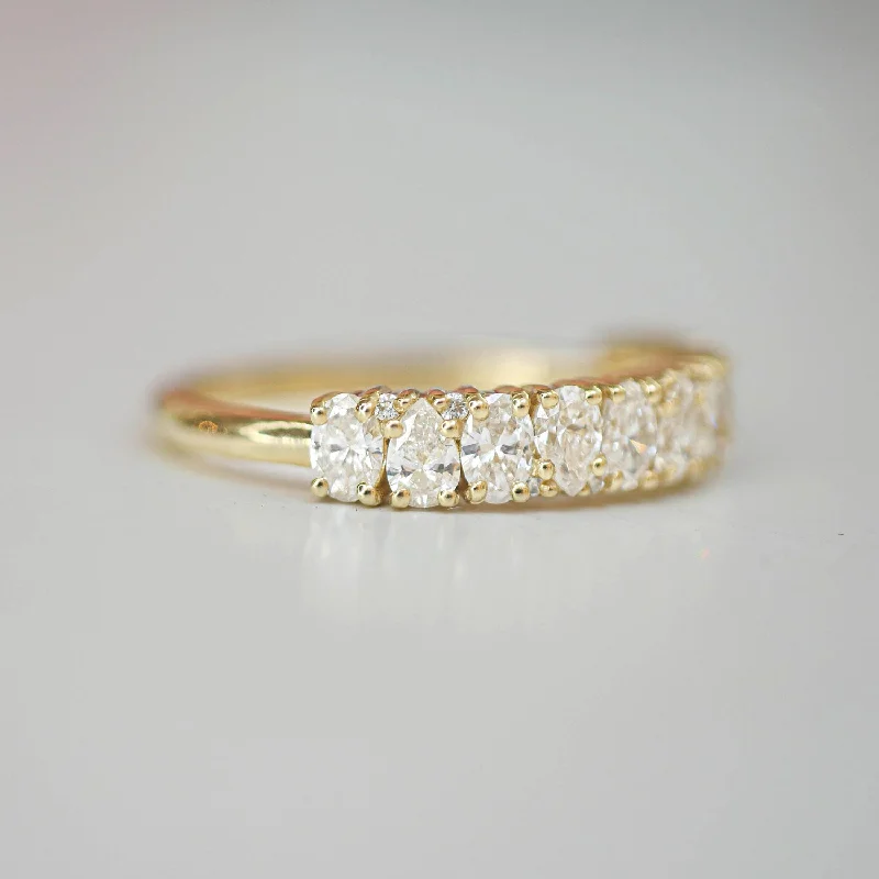 Oval & Pear Confetti Diamond Mosaic Band