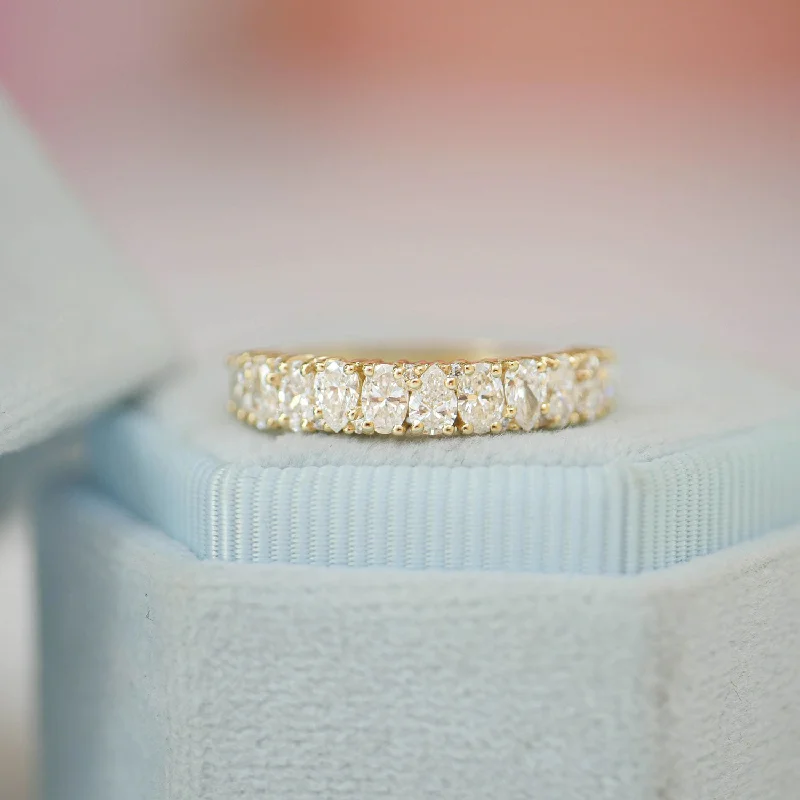 Oval & Pear Confetti Diamond Mosaic Band