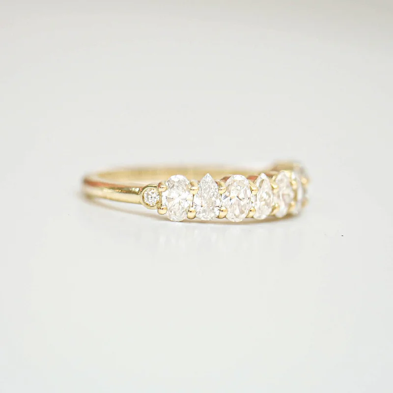 Oval & Pear Diamond Mosaic Band