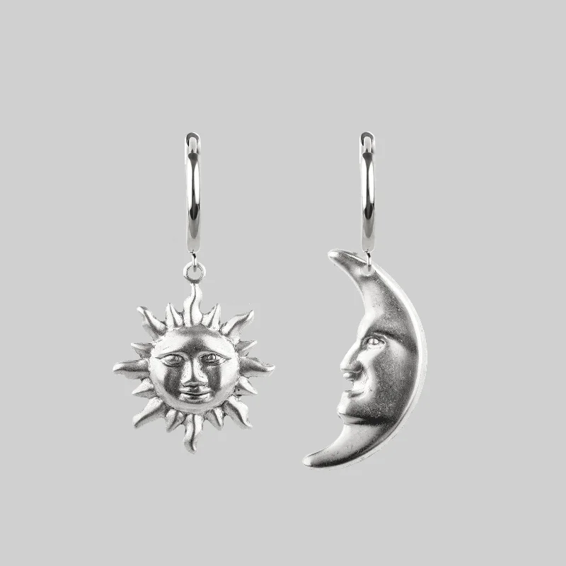 DAY TO NIGHT. Sun & Moon Hoop Earrings - Silver