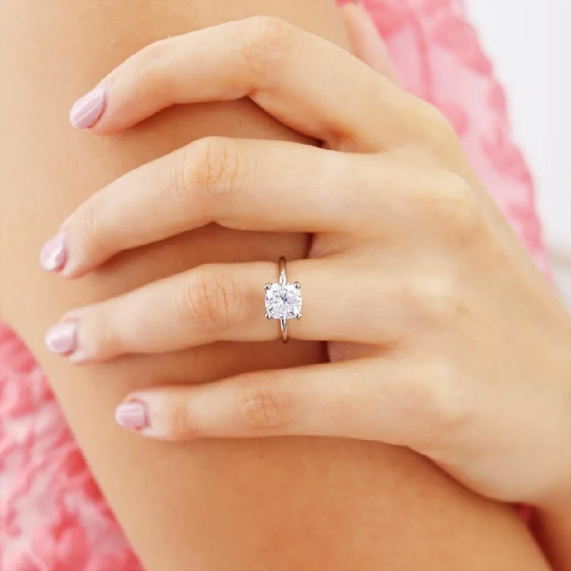 LULU - Cushion Lab Diamond Platinum Petite Solitaire