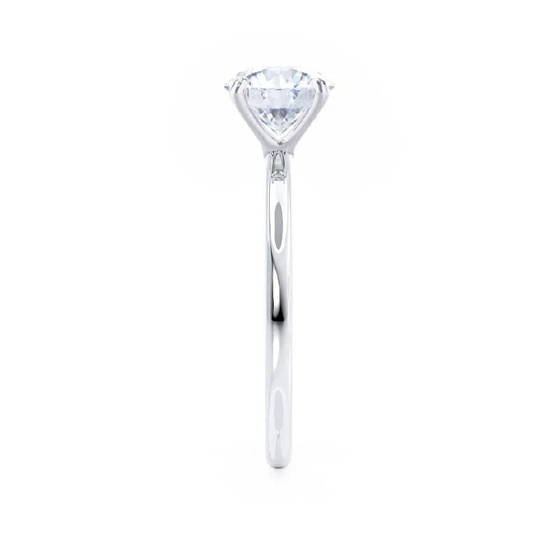 LULU - Cushion Lab Diamond Platinum Petite Solitaire