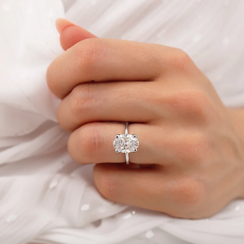 LULU - Oval Lab Diamond Platinum Petite Solitaire