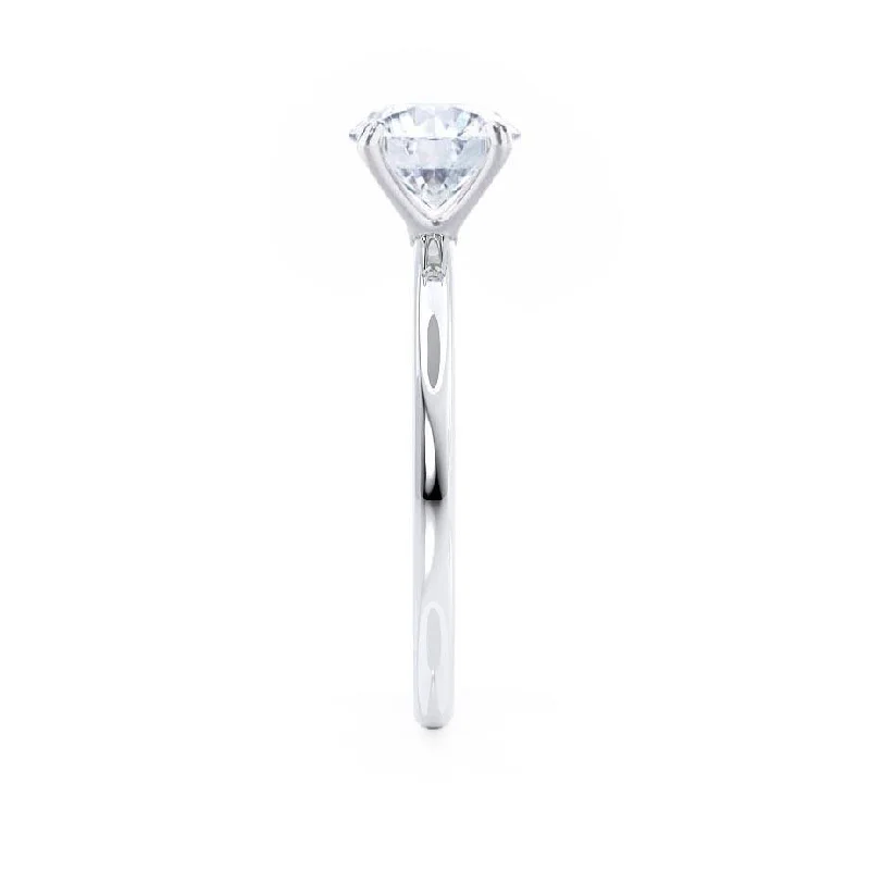 LULU - Oval Lab Diamond Platinum Petite Solitaire